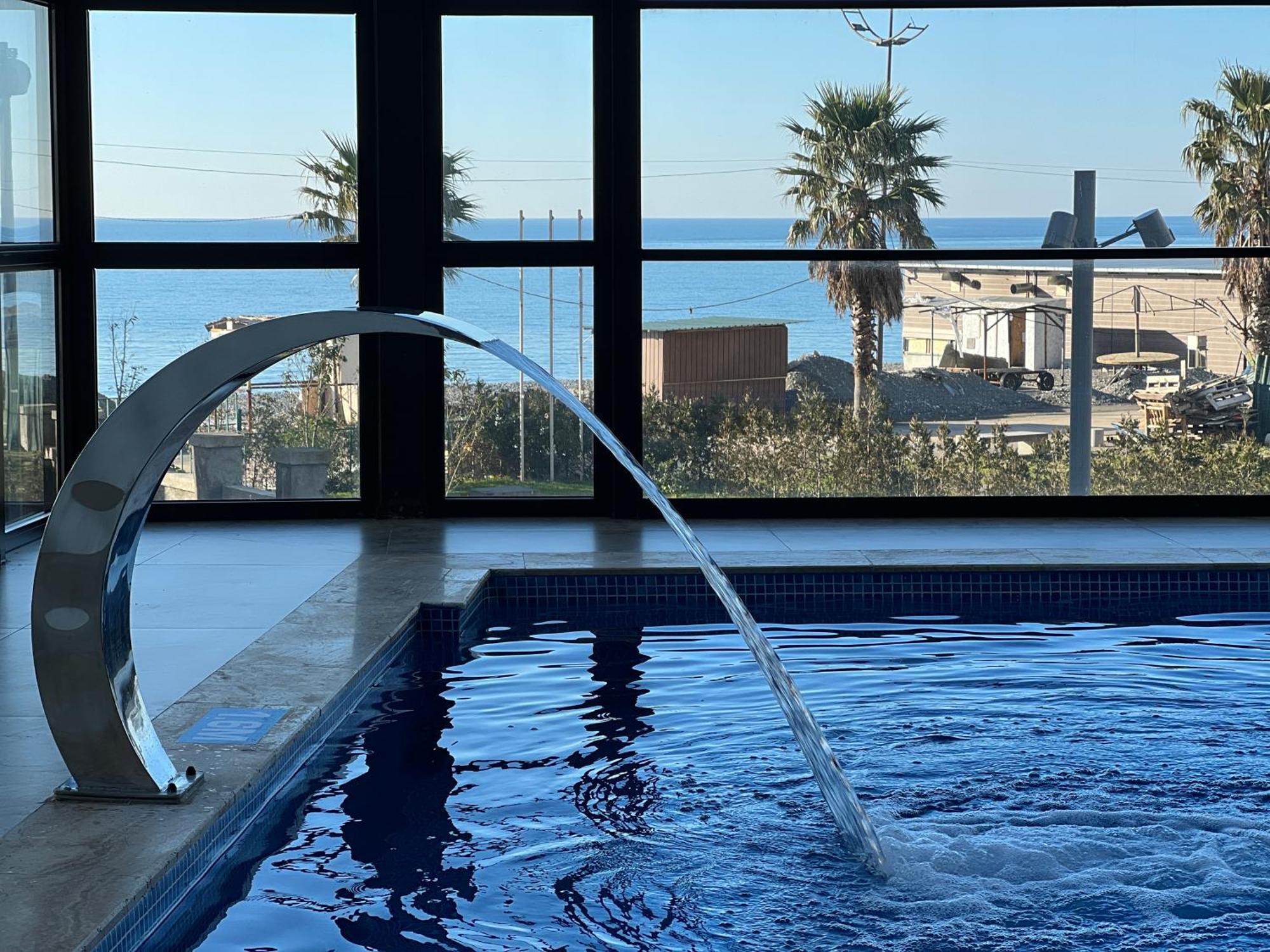 Hotel Navi Батуми Екстериор снимка