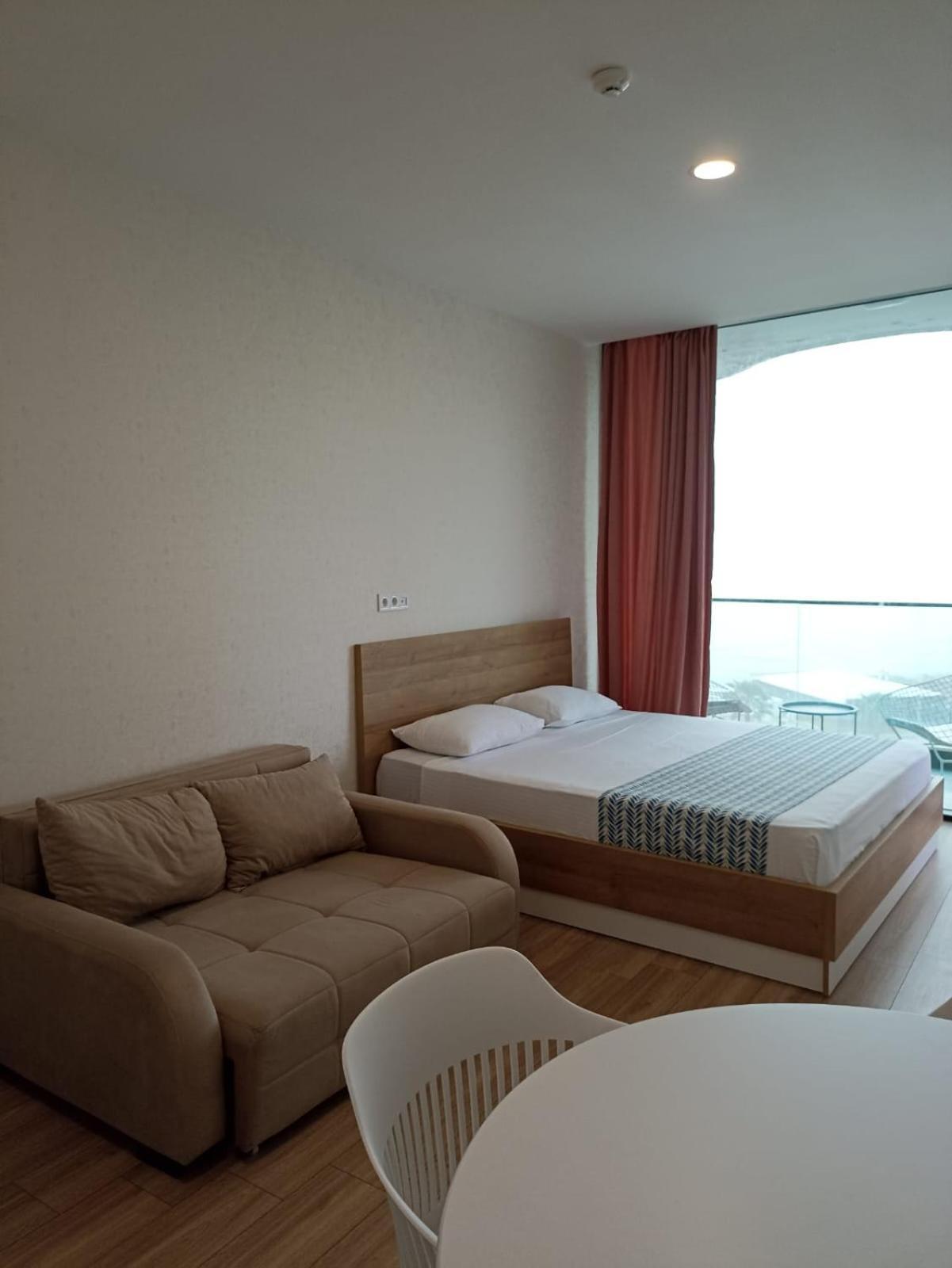 Hotel Navi Батуми Екстериор снимка