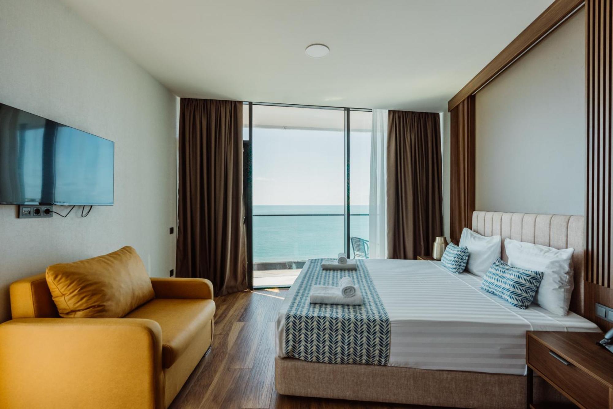 Hotel Navi Батуми Екстериор снимка