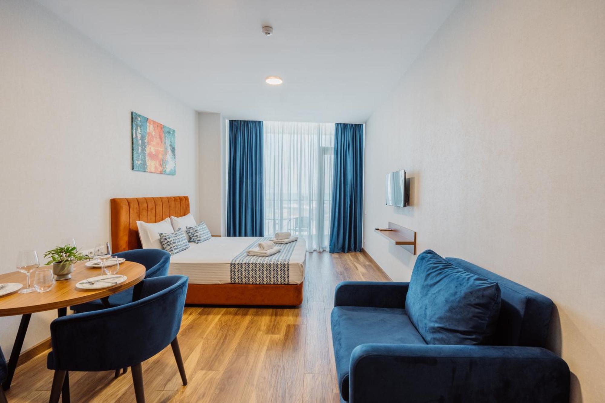Hotel Navi Батуми Екстериор снимка