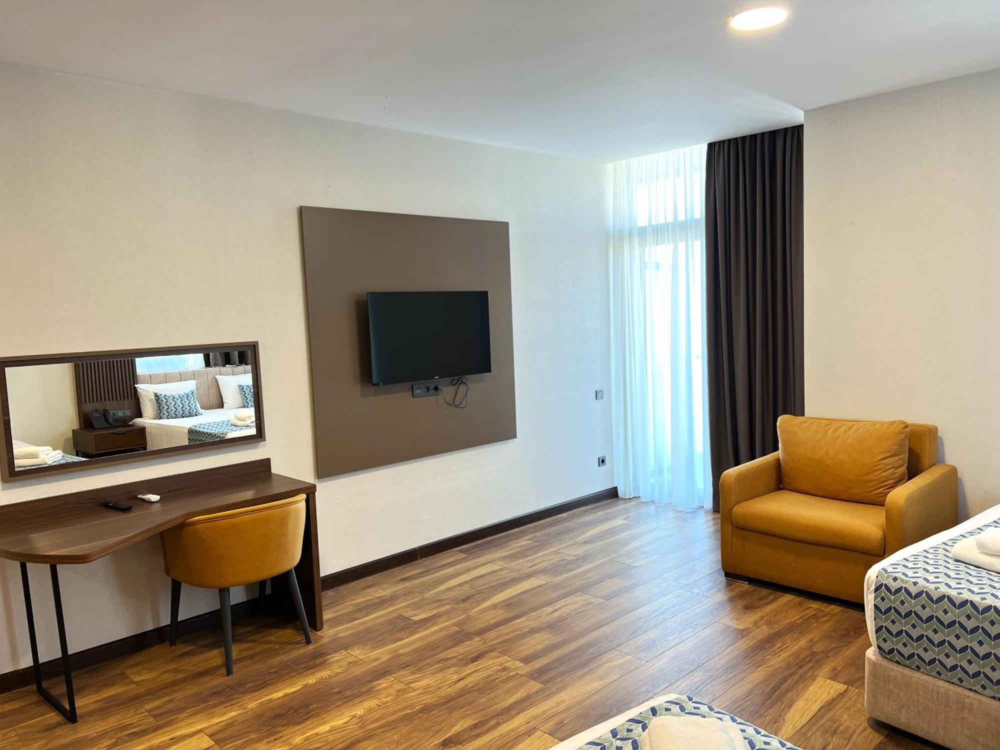 Hotel Navi Батуми Екстериор снимка