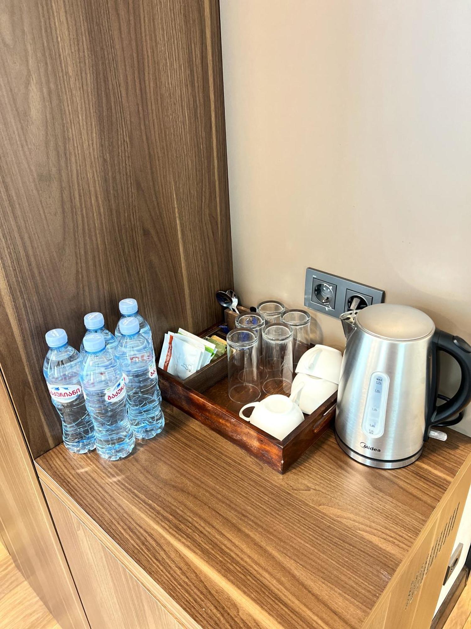Hotel Navi Батуми Екстериор снимка